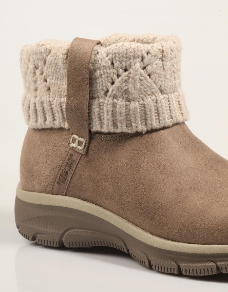 BOTINES SKECHERS SLIP INS RELAXED FIT EASY en color Taupe