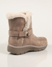 BOTINES SKECHERS SLIP INS RELAXED FIT EASY en color Taupe