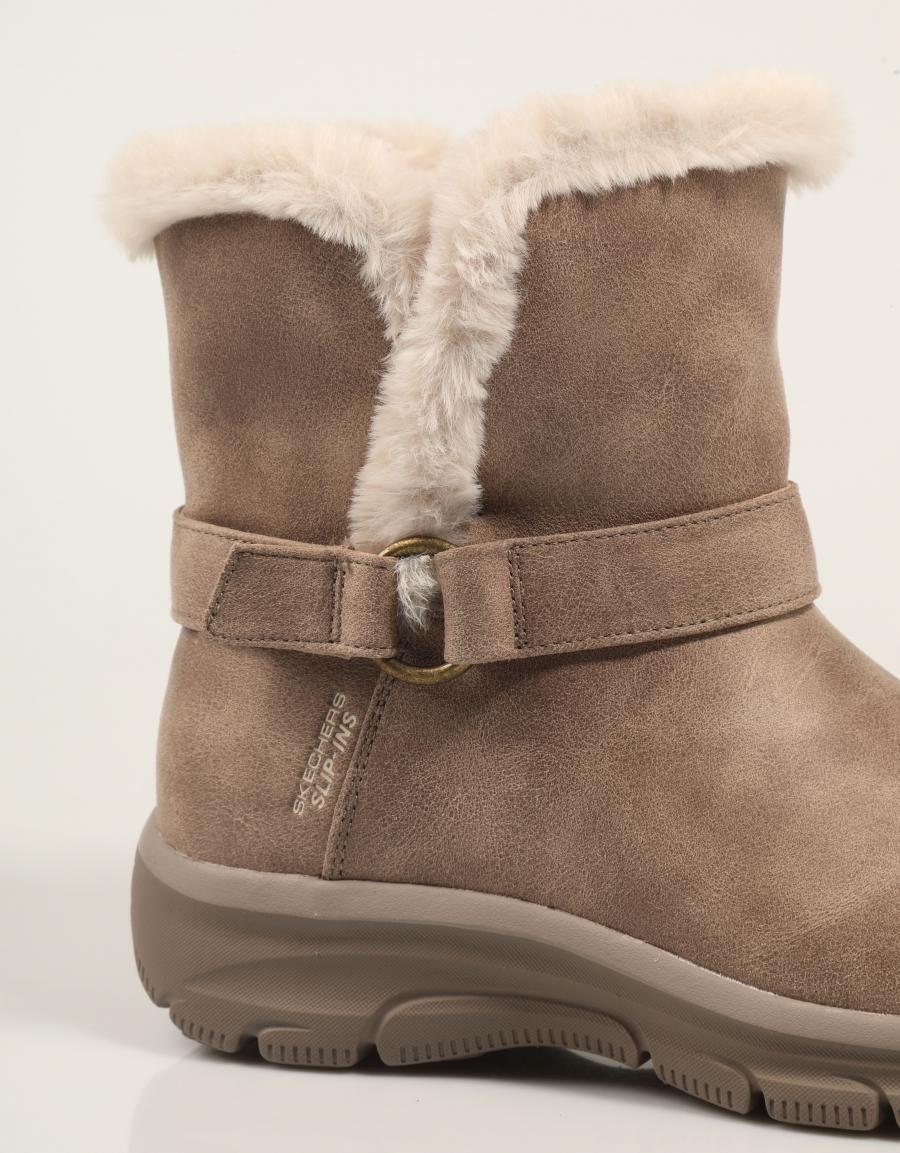 BOTINES SKECHERS SLIP INS RELAXED FIT EASY en color Taupe