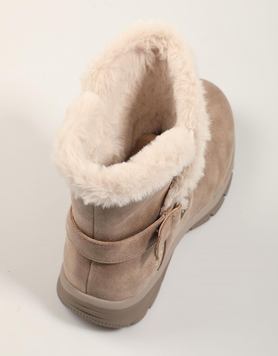 BOTINES SKECHERS SLIP INS RELAXED FIT EASY en color Taupe