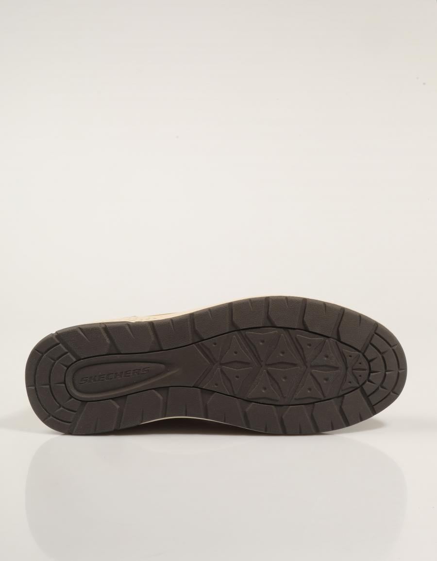 BOTINES SKECHERS RELAXED FIT GARLAN DENO en color Amarillo