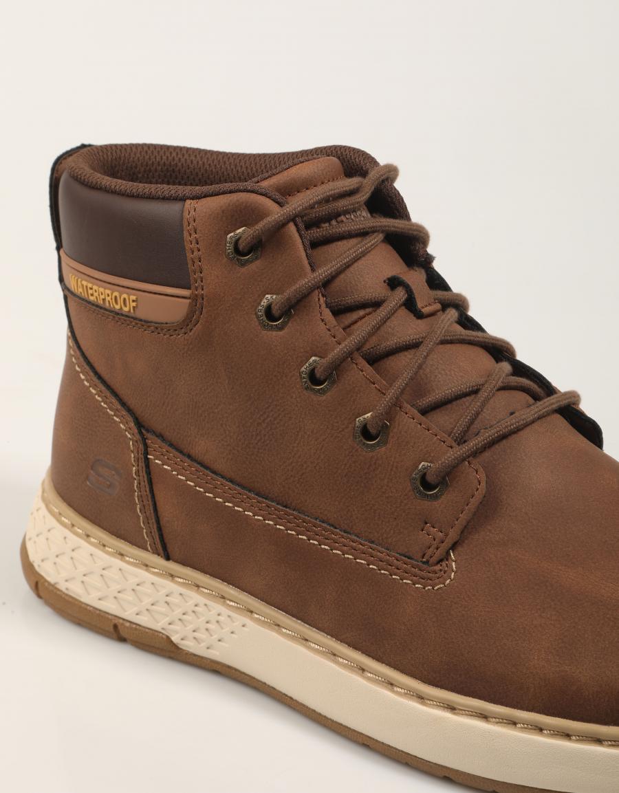 BOTINES SKECHERS RELAXED FIT GARLAN DENO en color Marron