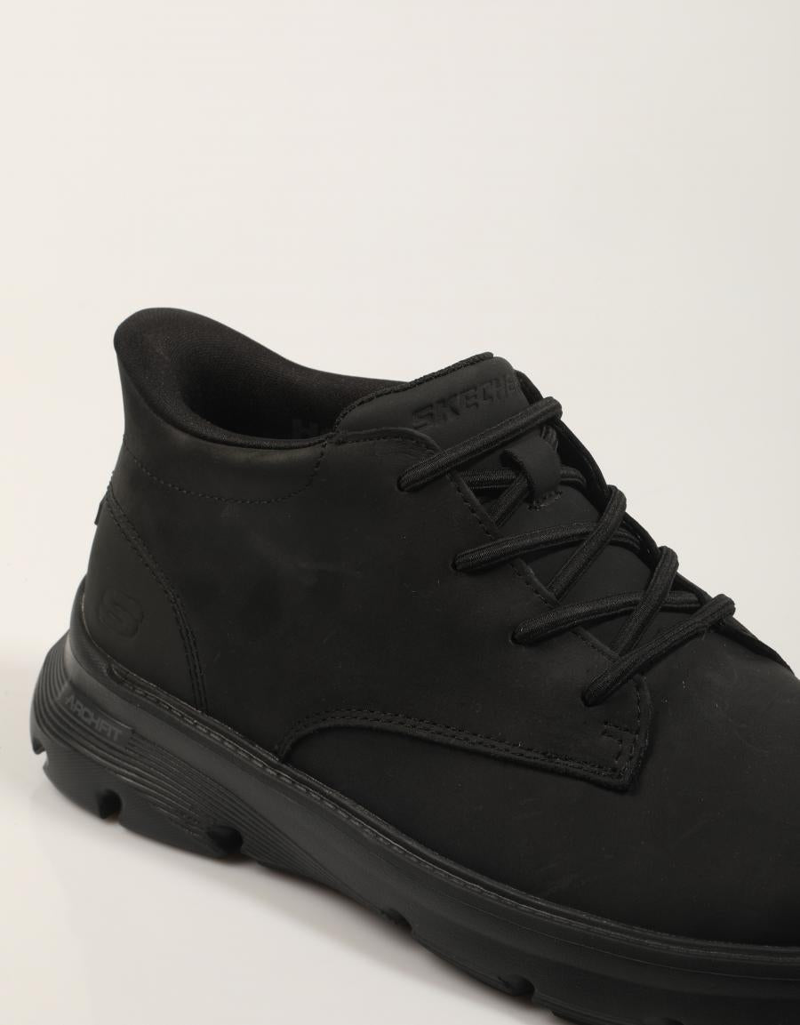 BOTINES SKECHERS ARCH FIT GARZA en color Negro