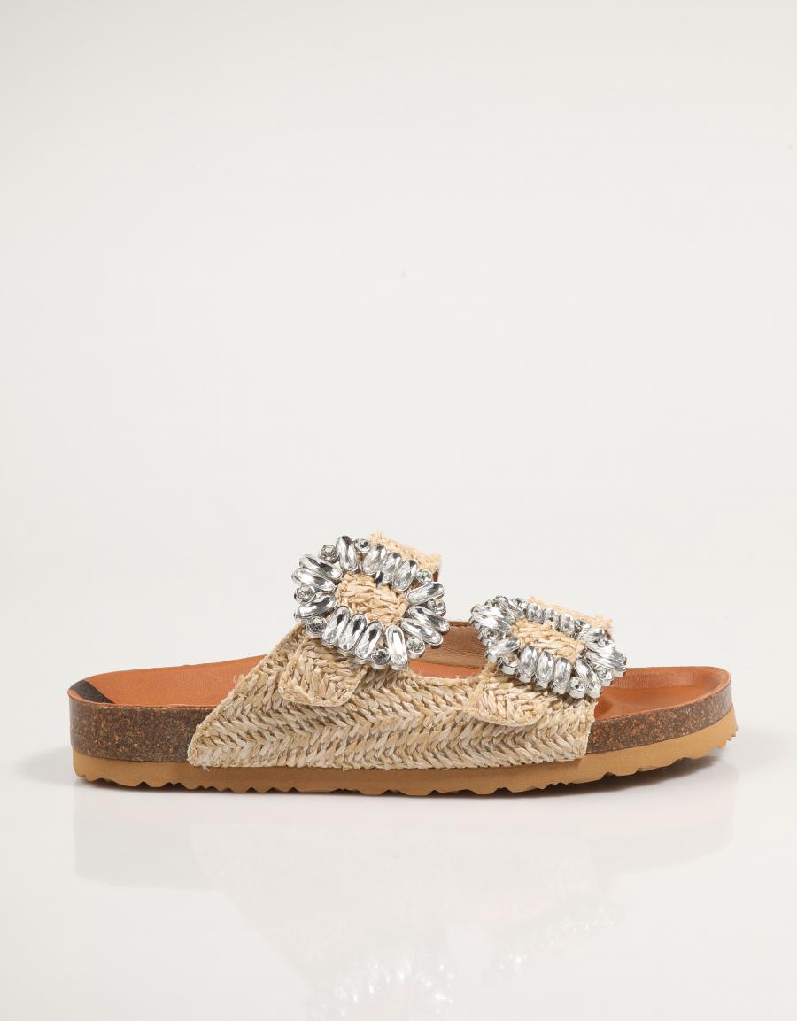 SANDALIAS TAKE ME BIA 2506 en color Beige