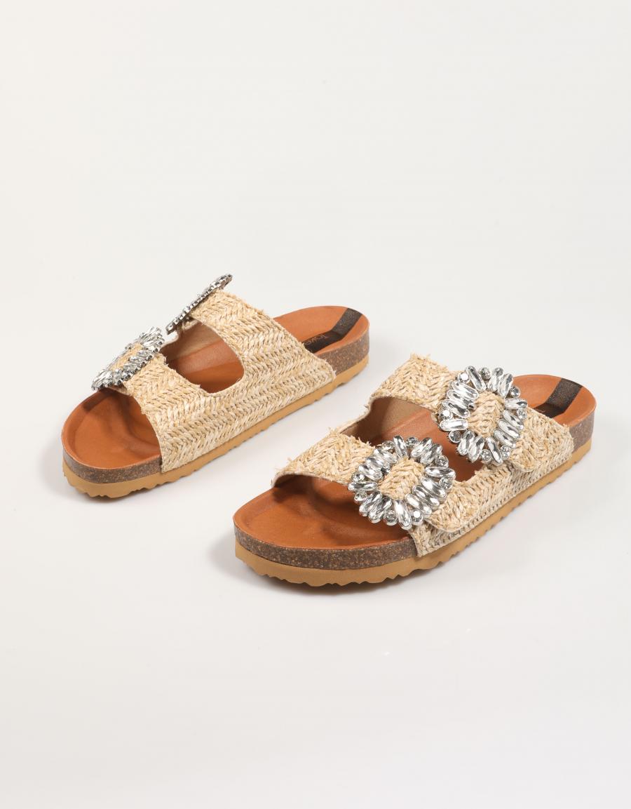 SANDALIAS TAKE ME BIA 2506 en color Beige