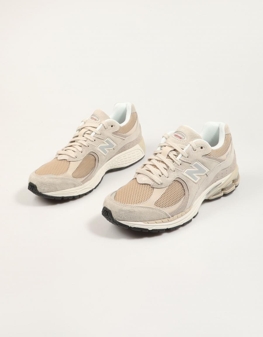 ZAPATILLAS NEW BALANCE  en color Beige
