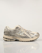 ZAPATILLAS NEW BALANCE M1906 en color Beige