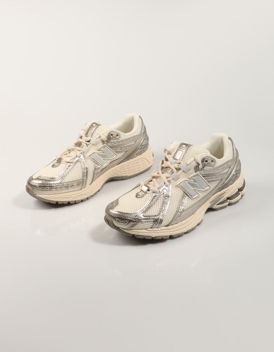ZAPATILLAS NEW BALANCE M1906 en color Beige