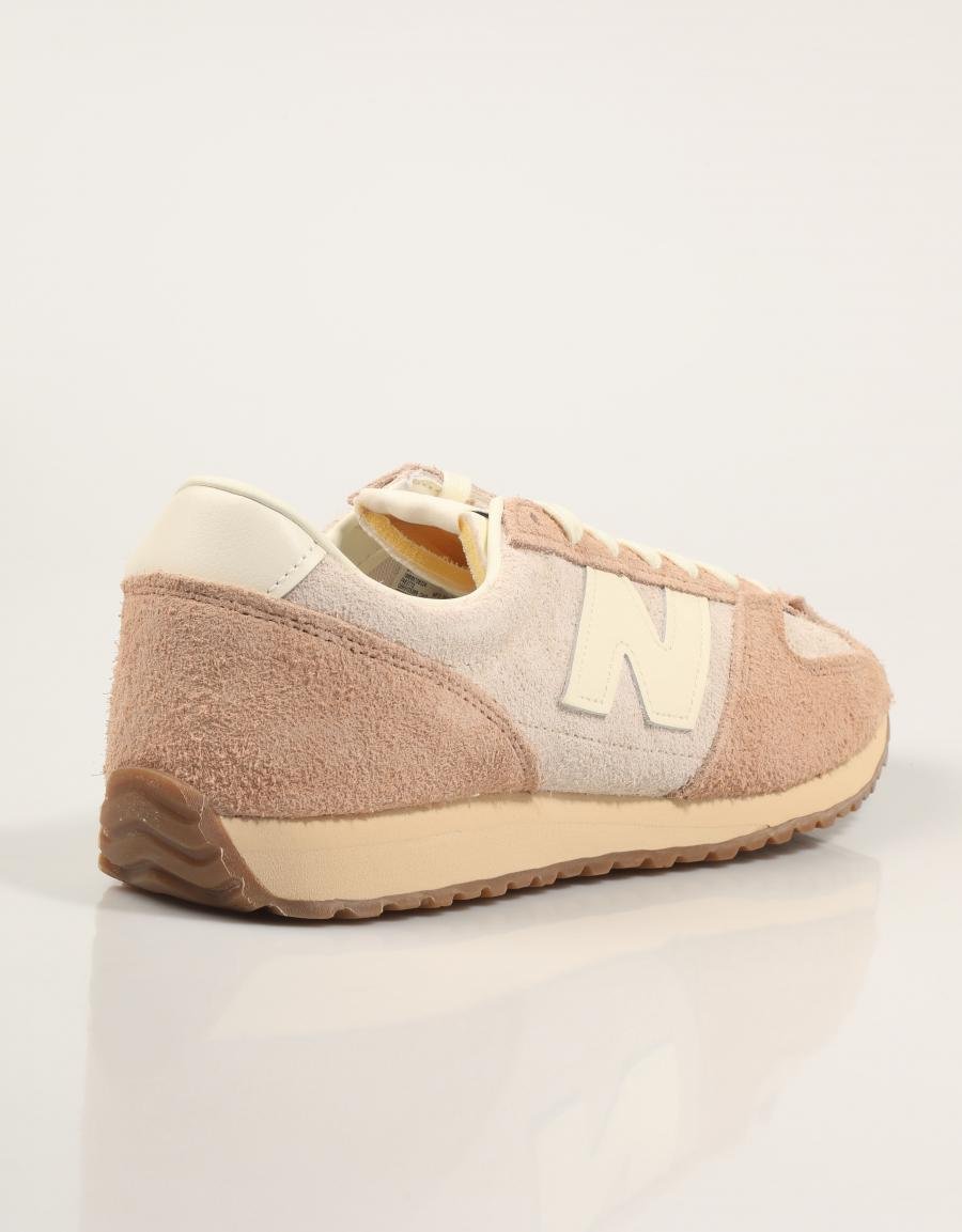 ZAPATILLAS NEW BALANCE U471 en color Beige