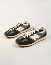 ZAPATILLAS NEW BALANCE U471 en color Negro