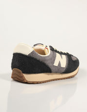 ZAPATILLAS NEW BALANCE U471 en color Negro