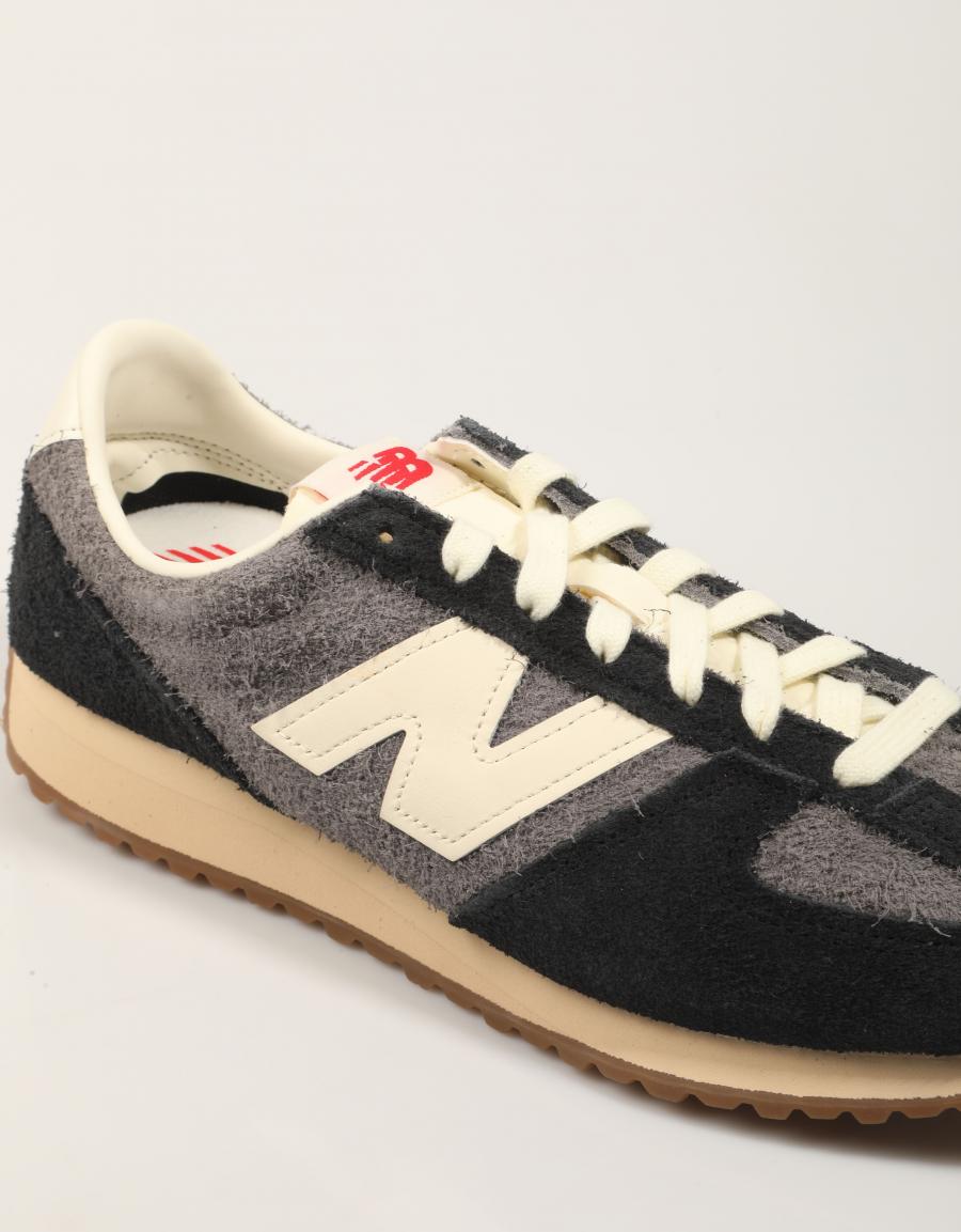 ZAPATILLAS NEW BALANCE U471 en color Negro