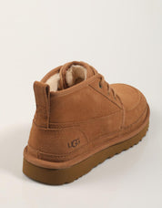 ZAPATILLAS NEW BALANCE U2002 en color Beige