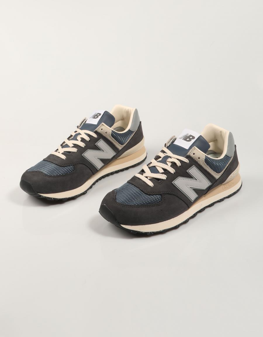 ZAPATILLAS NEW BALANCE U574 en color Azul marino