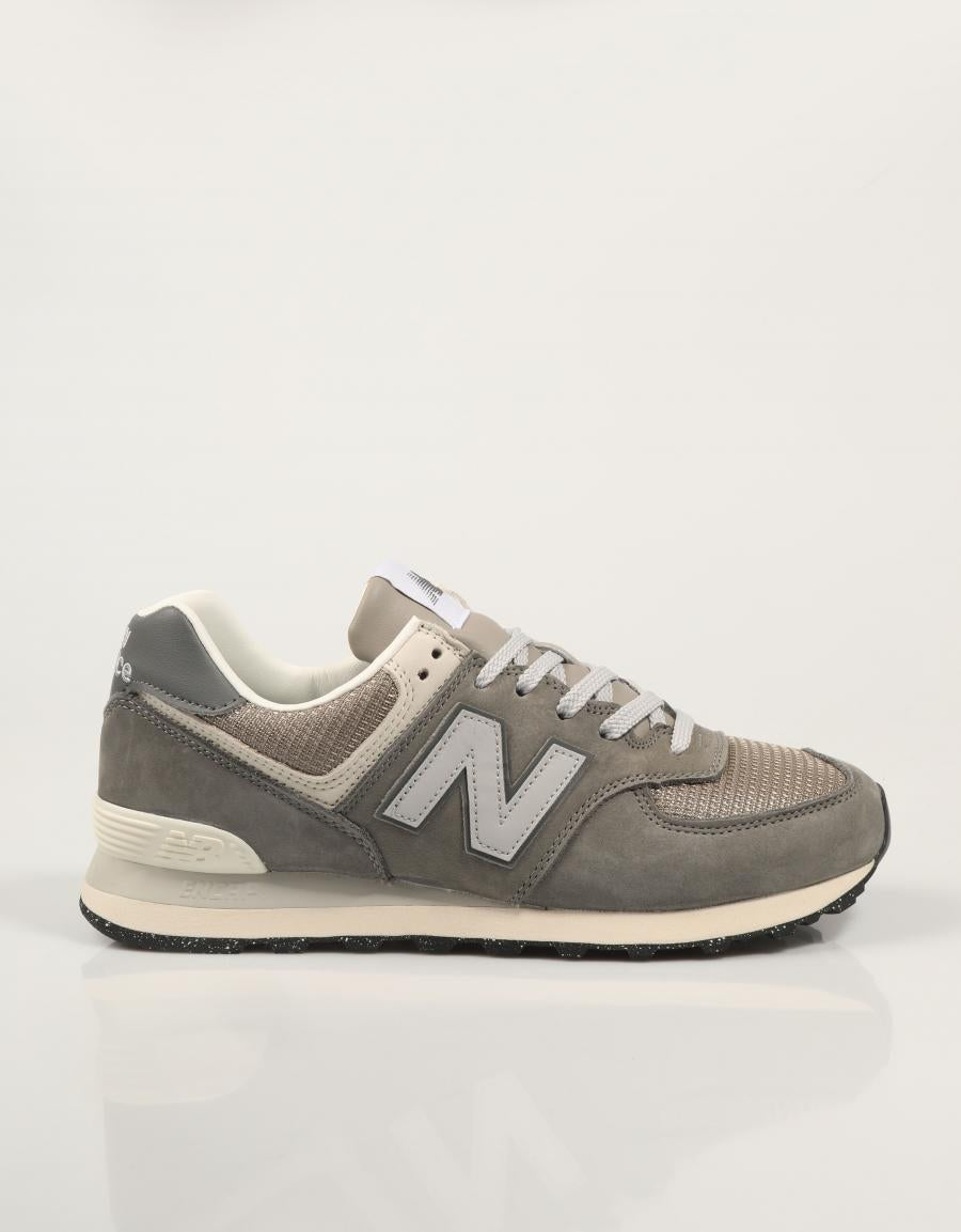 ZAPATILLAS NEW BALANCE U574 en color Gris