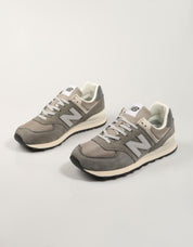 ZAPATILLAS NEW BALANCE U574 en color Gris