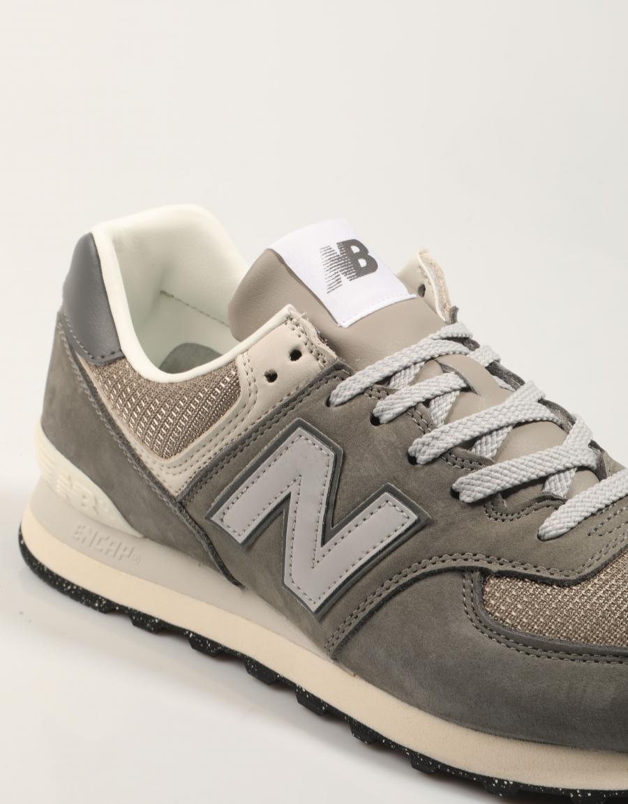 ZAPATILLAS NEW BALANCE U574 en color Gris