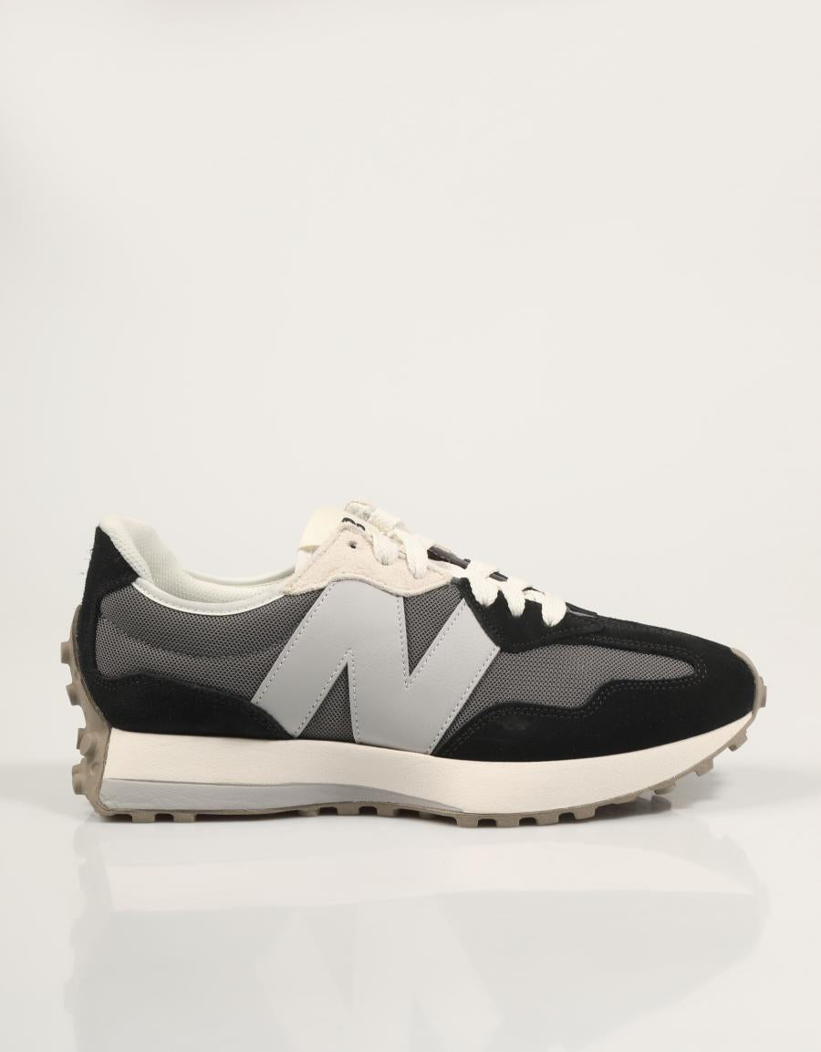 ZAPATILLAS NEW BALANCE U327 en color Negro