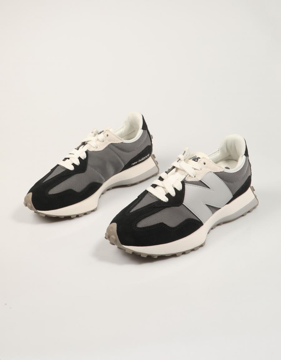 ZAPATILLAS NEW BALANCE U327 en color Negro