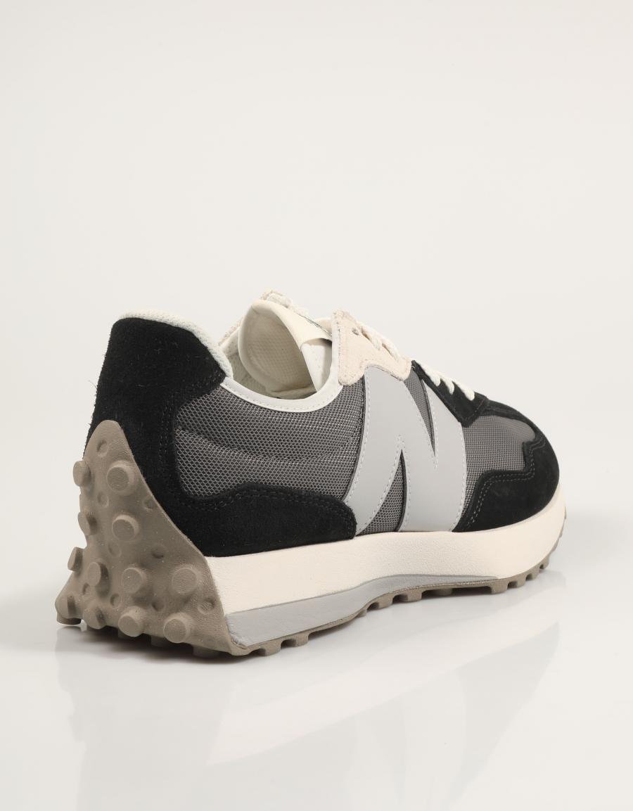 ZAPATILLAS NEW BALANCE U327 en color Negro