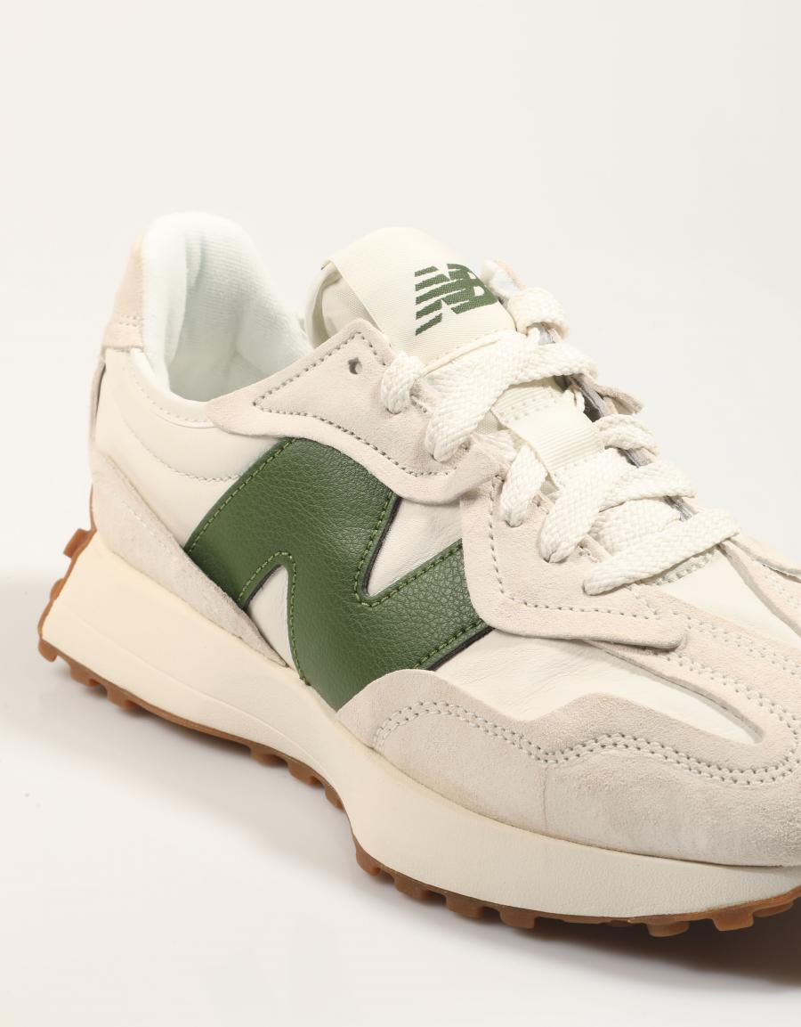 ZAPATILLAS NEW BALANCE U327 en color Blanco