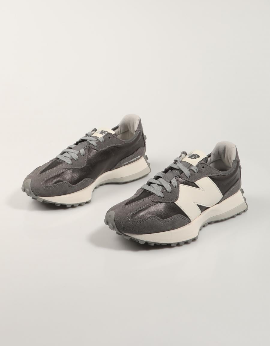ZAPATILLAS NEW BALANCE WS327 en color Negro