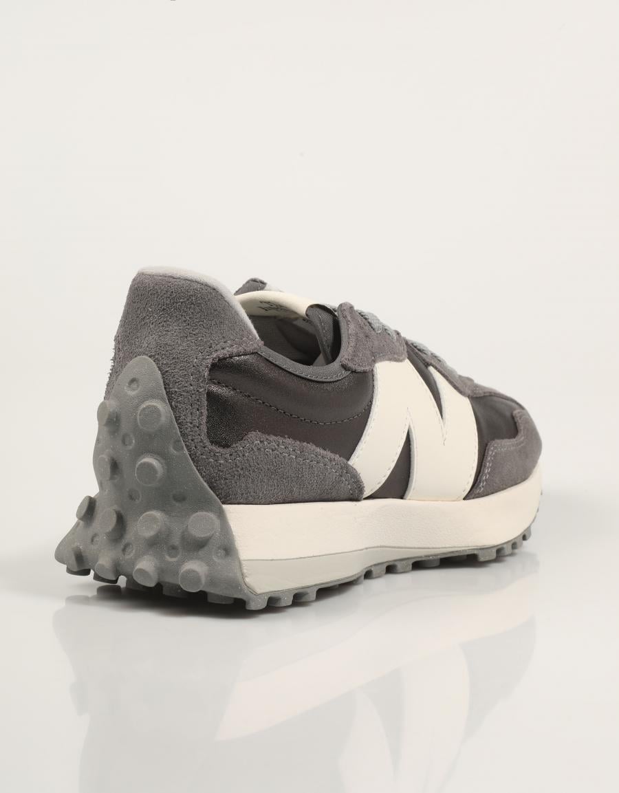 ZAPATILLAS NEW BALANCE WS327 en color Negro