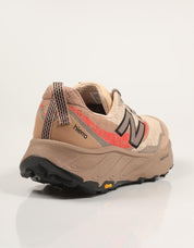 ZAPATILLAS NEW BALANCE MTHIE en color Beige
