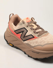 ZAPATILLAS NEW BALANCE MTHIE en color Beige