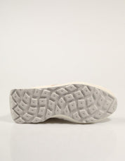 ZAPATILLAS NEW BALANCE U370 en color Beige