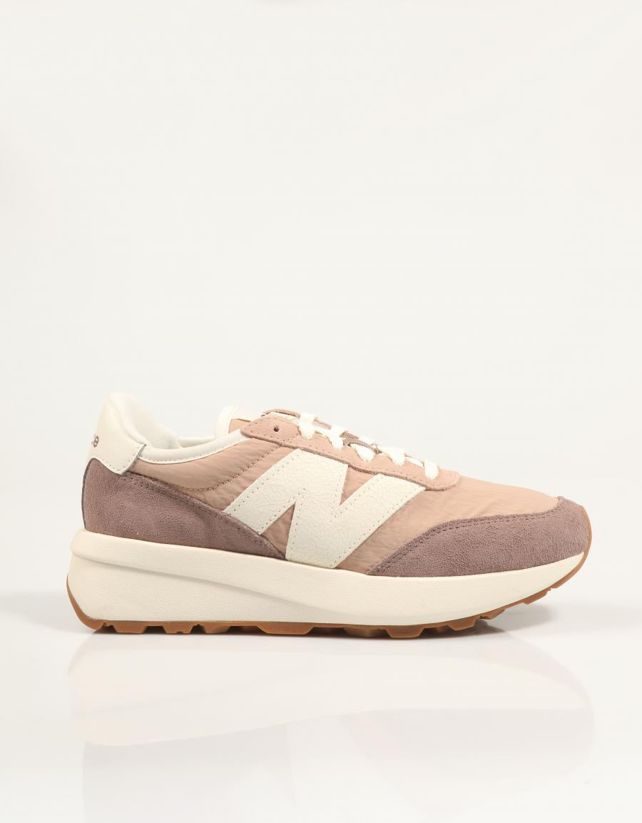 ZAPATILLAS NEW BALANCE U370 en color Marron