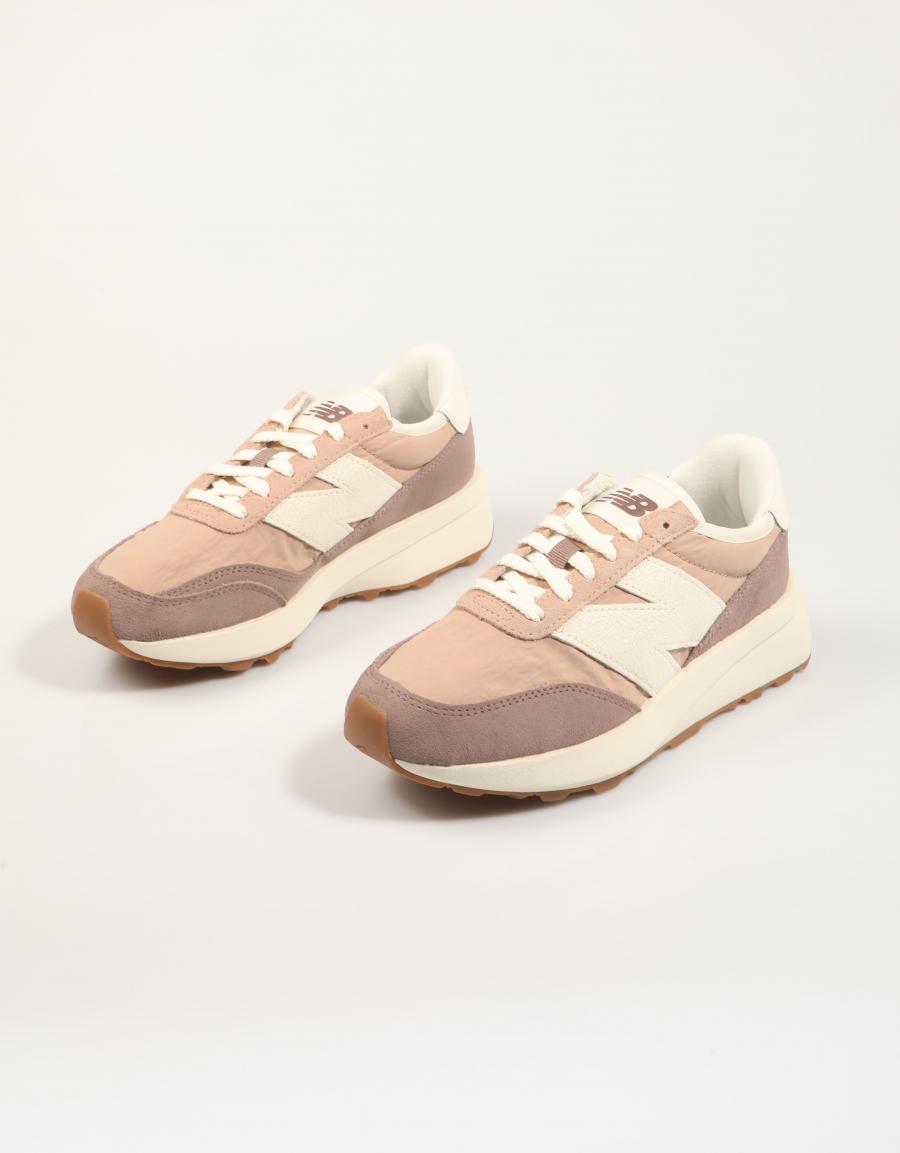 ZAPATILLAS NEW BALANCE U370 en color Marron