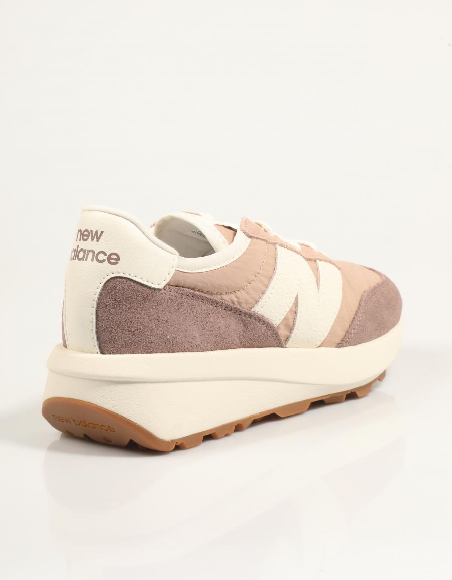 ZAPATILLAS NEW BALANCE U370 en color Marron
