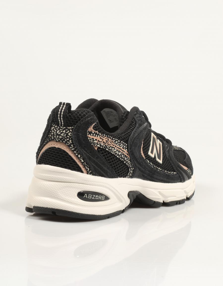 ZAPATILLAS NEW BALANCE U530 en color Negro