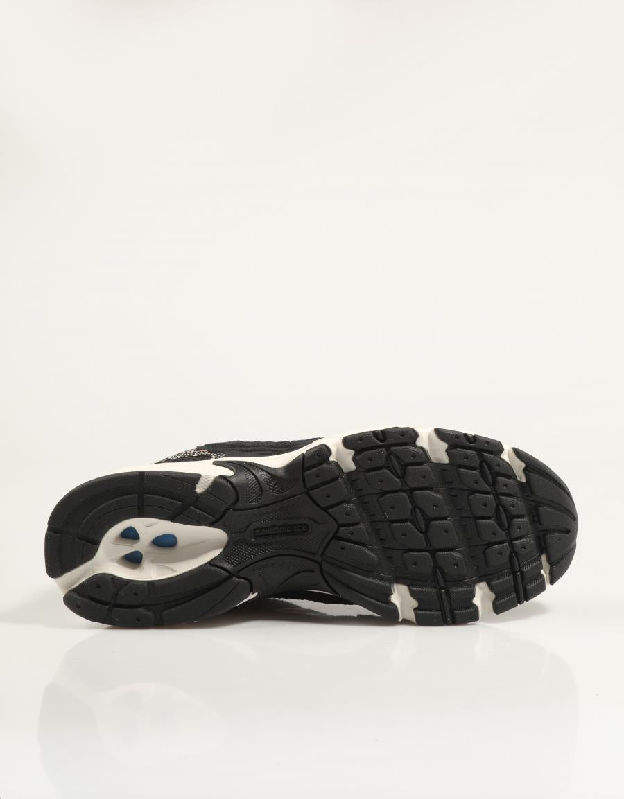 ZAPATILLAS NEW BALANCE U530 en color Negro