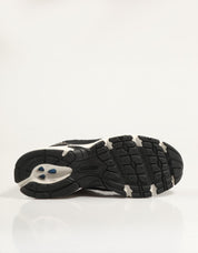 ZAPATILLAS NEW BALANCE U530 en color Negro