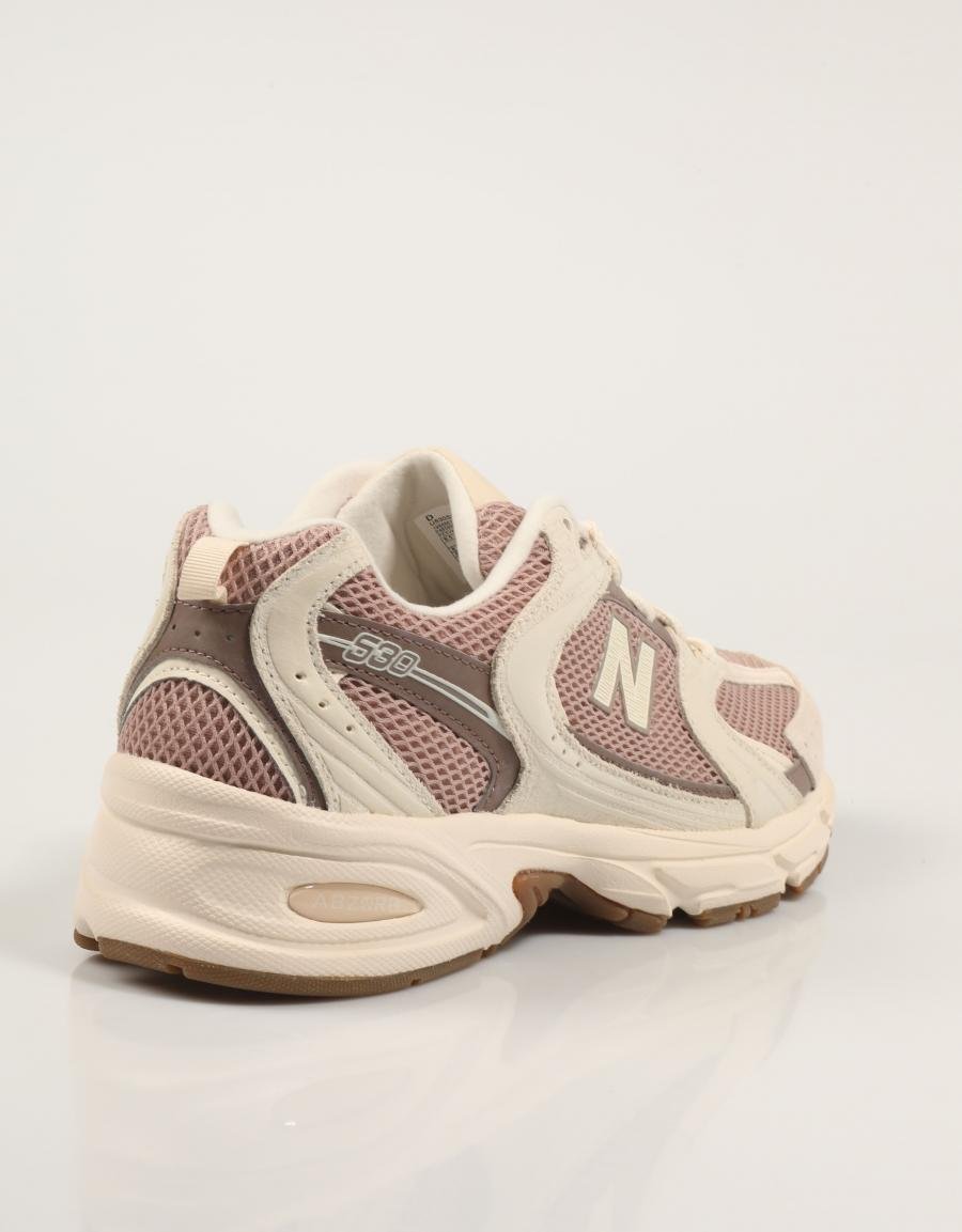ZAPATILLAS NEW BALANCE U530 en color Marron