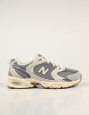 ZAPATILLAS NEW BALANCE U530 en color Gris