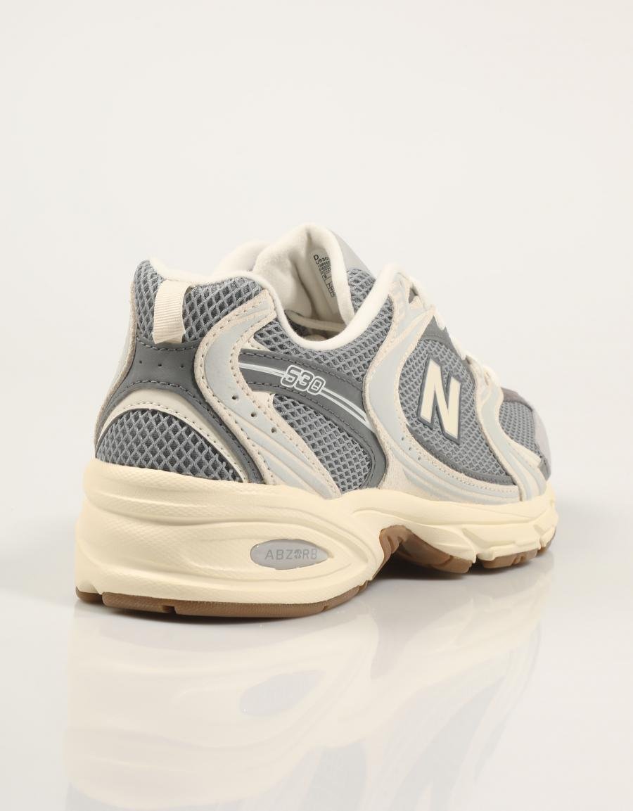ZAPATILLAS NEW BALANCE U530 en color Gris