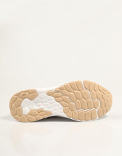 ZAPATILLAS NEW BALANCE MARIS en color Plata