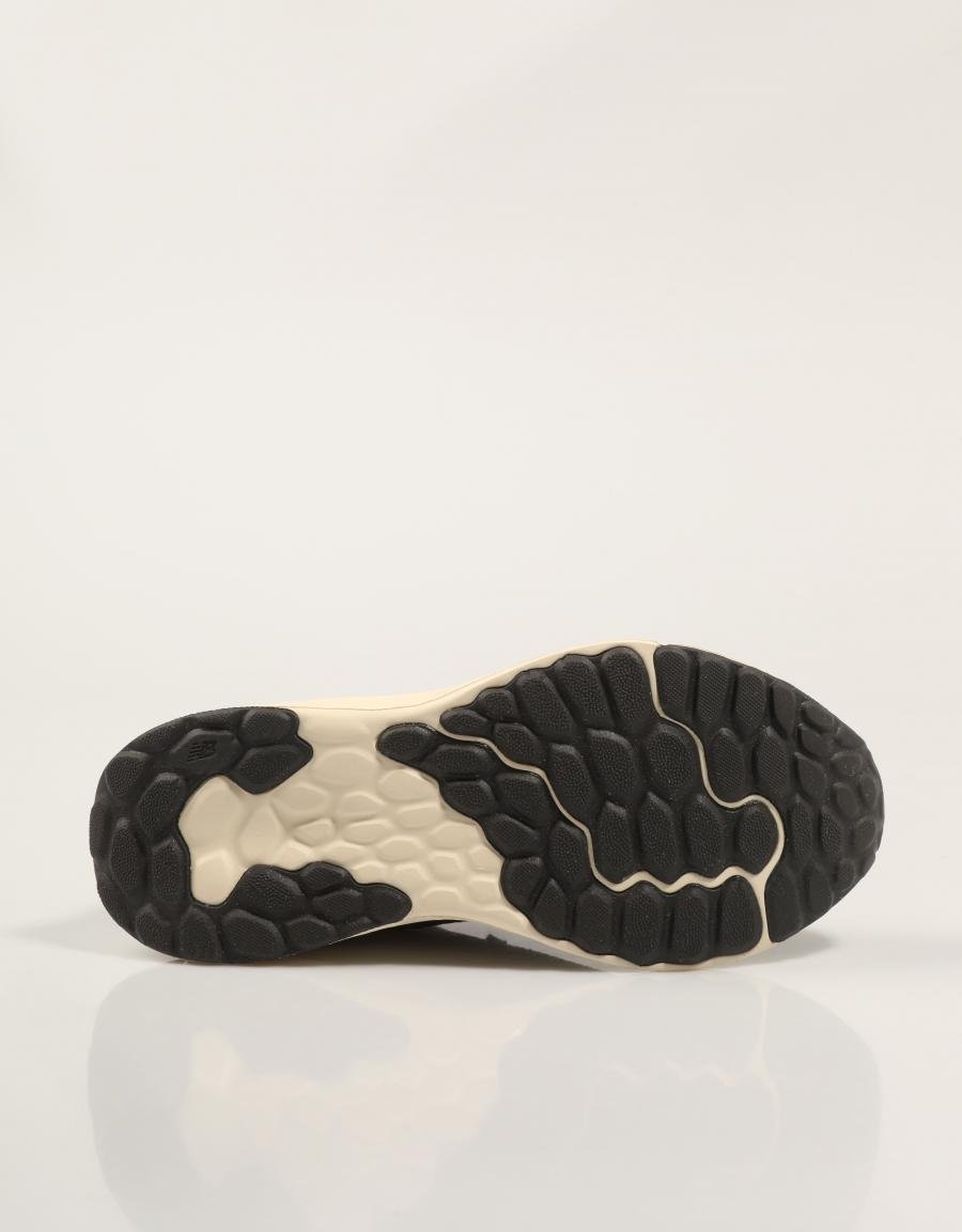 ZAPATILLAS NEW BALANCE WARIS en color Negro