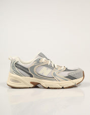 ZAPATILLAS NEW BALANCE GR530 en color Gris