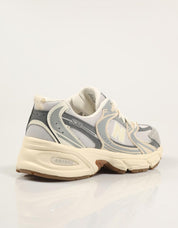 ZAPATILLAS NEW BALANCE GR530 en color Gris
