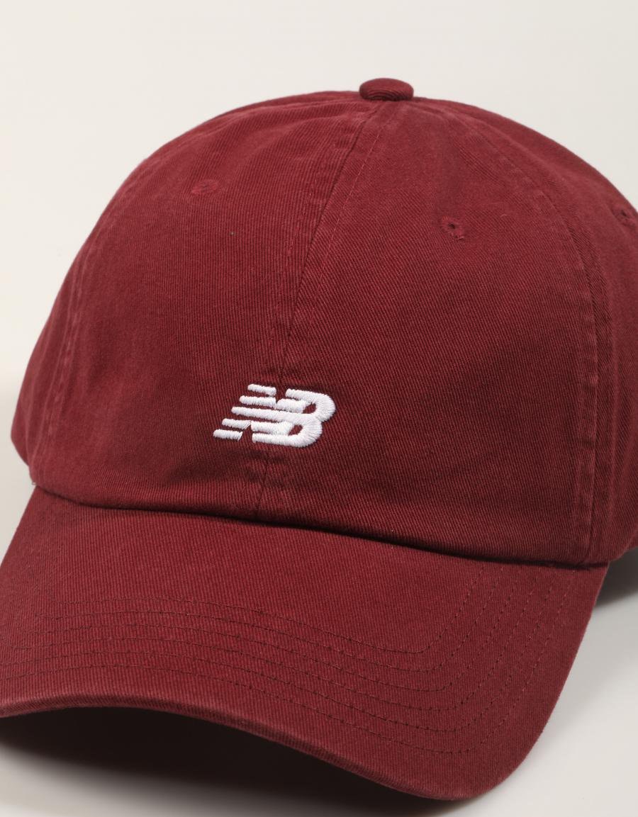 GORRA NEW BALANCE PANEL CLASSIC HAT en color Burdeos