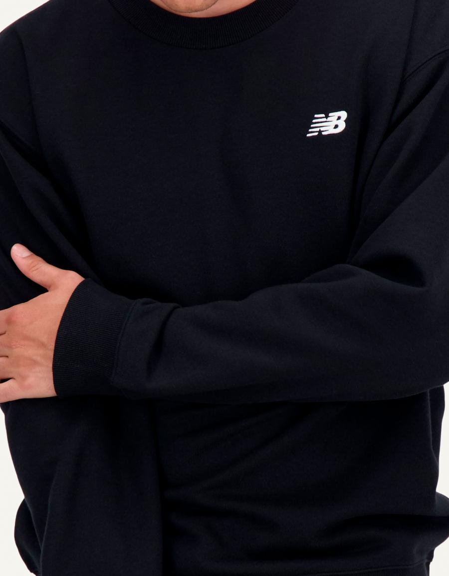 SUDADERA NEW BALANCE SPORT ESSENTIALS CREW en color Negro