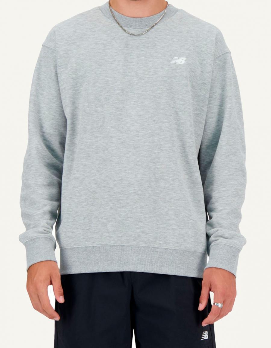 SUDADERA NEW BALANCE SPORT ESSENTIALS CREW en color Gris