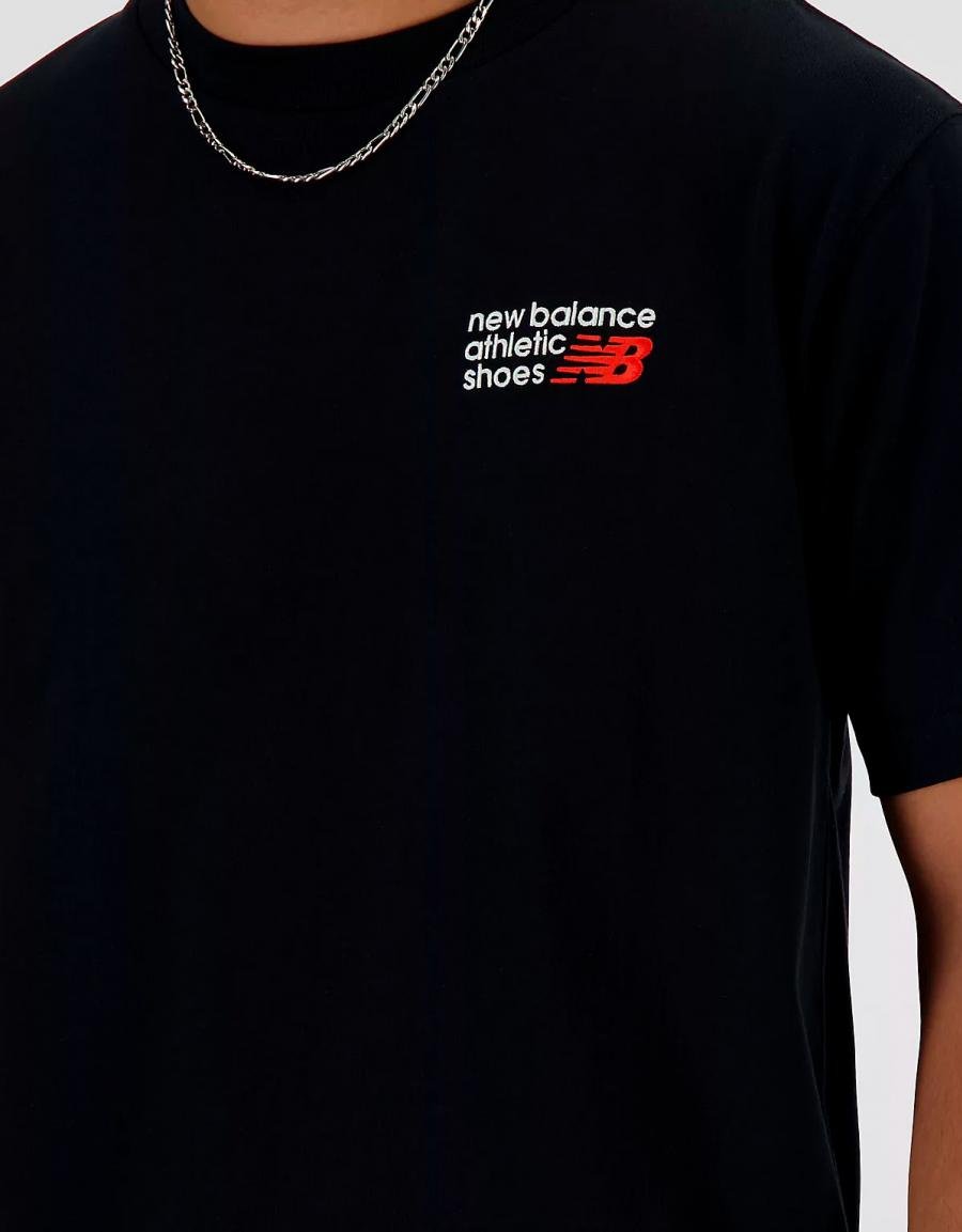CAMISETA NEW BALANCE ATHLETICS PREMIUM LOGO en color Negro