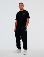 CAMISETA NEW BALANCE ATHLETICS PREMIUM LOGO en color Negro