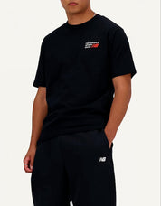 CAMISETA NEW BALANCE ATHLETICS PREMIUM LOGO en color Negro
