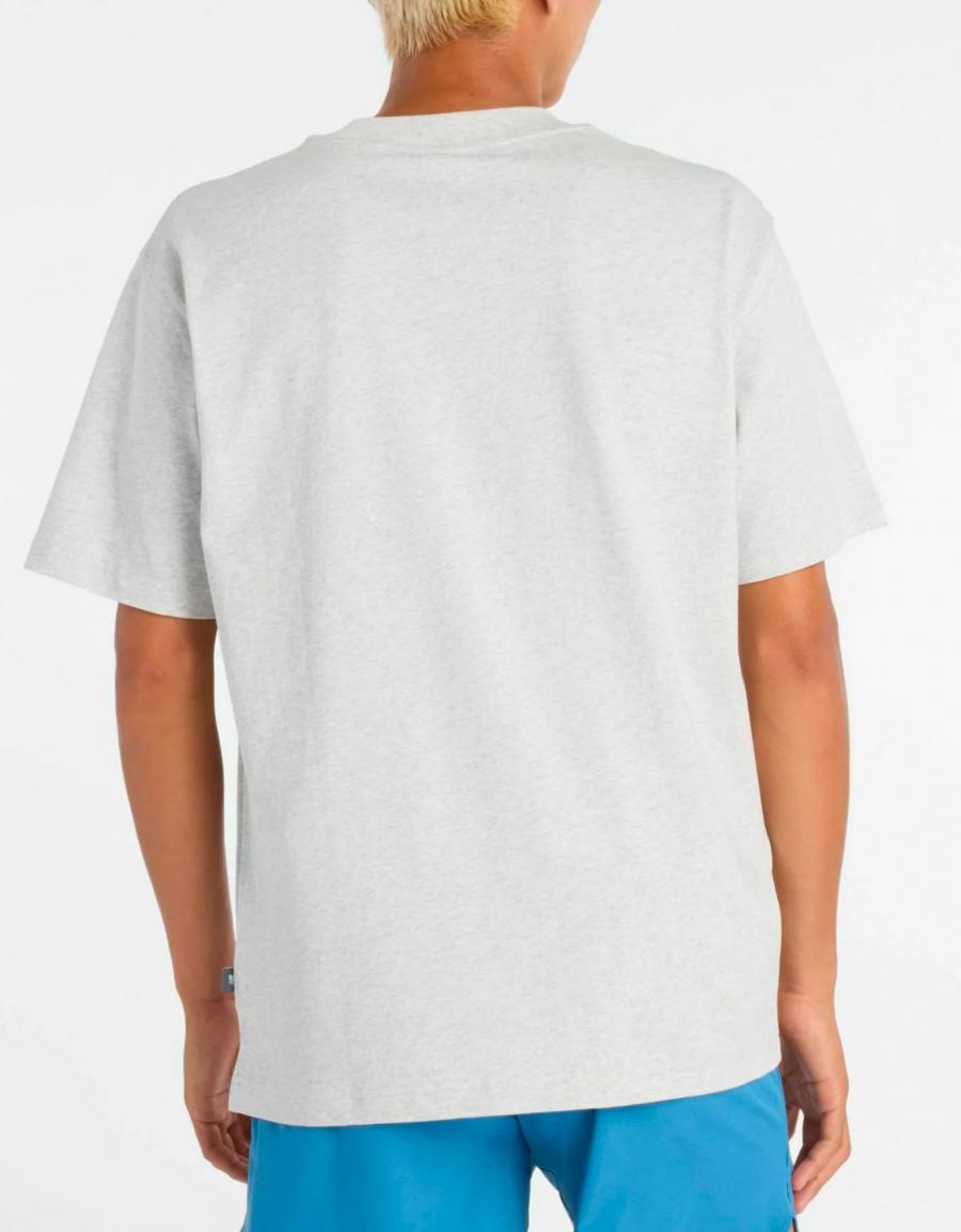 CAMISETA NEW BALANCE ATHLETICS PREMIUM LOGO en color Gris